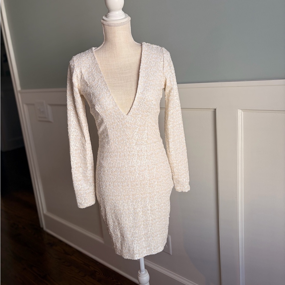 Dress the Population Ivory Deep V Long-Sleeve Textured Mini Dress